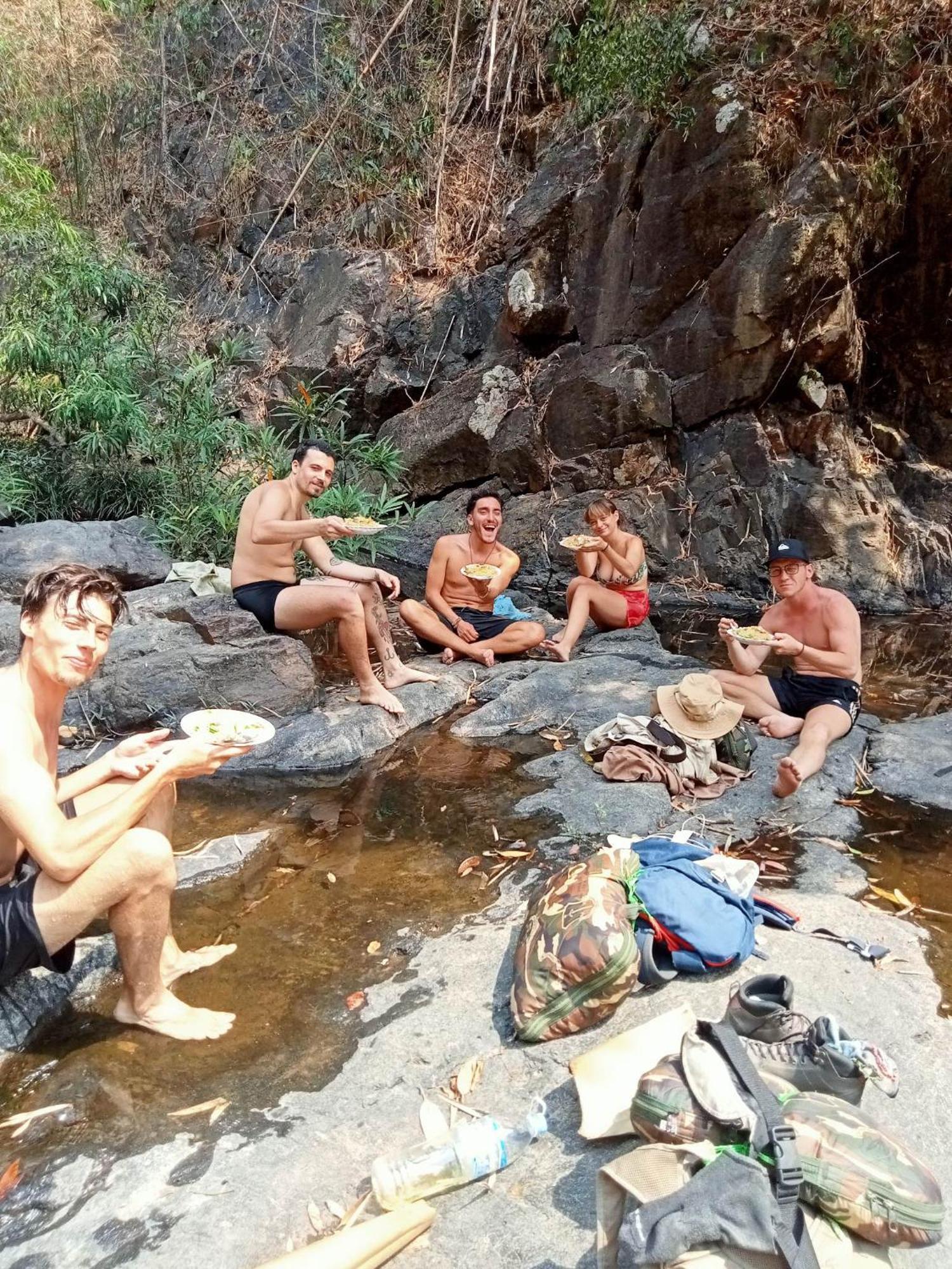 Bee Bee'S Chalets Home Stay And Trekking Banlung Esterno foto